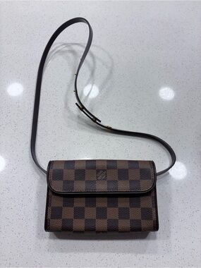 Louis Vuitton Pochette Florentine Damier Ebene